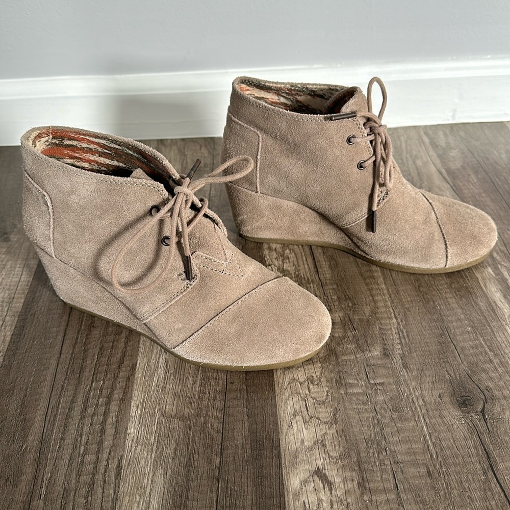 Tom Wedge boot suede desert taupe, Booties size 8. Perfect neutral color